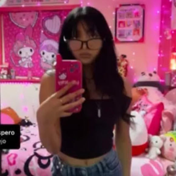 Meet your Posher, Jessica - Picture 1 of 1